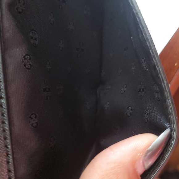 Tory Burch Black Leather Clutch With Gold Plated Accents.8.38w 5.3h - Picture 4 of 6